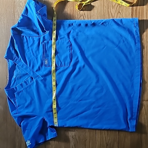 Figs Men's Large Blue Short Sleeve Aya VNeck Medical Scrub Top Tech Collection - Picture 5 of 9